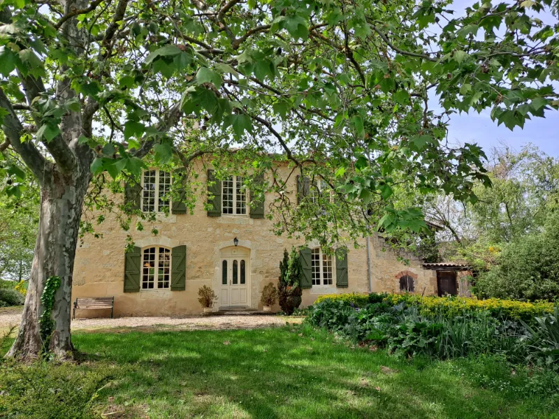 Belle Maison de Campagne Isolée avec Piscine et Vues
